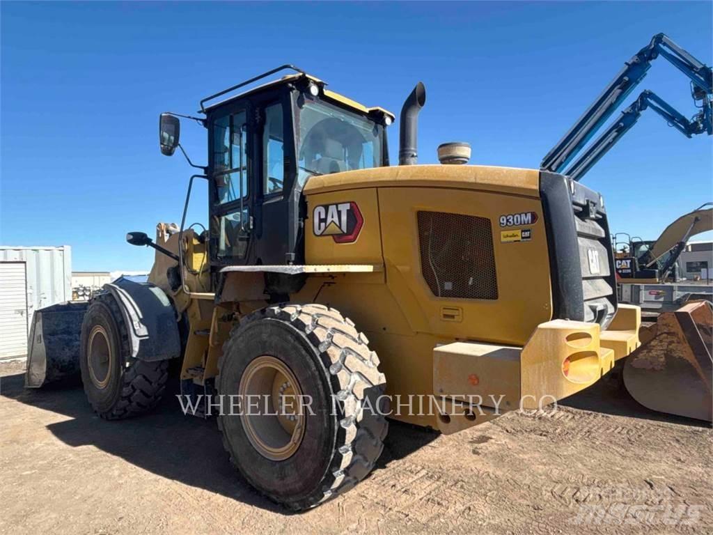 CAT 930M QC Pale gommate