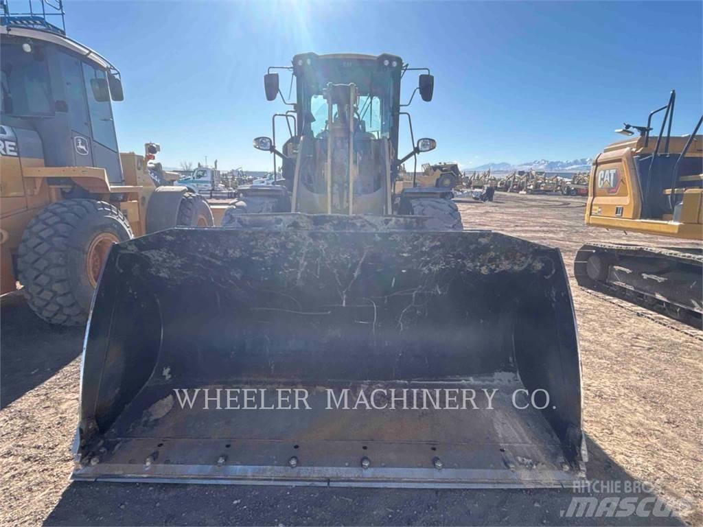 CAT 930M QC Pale gommate