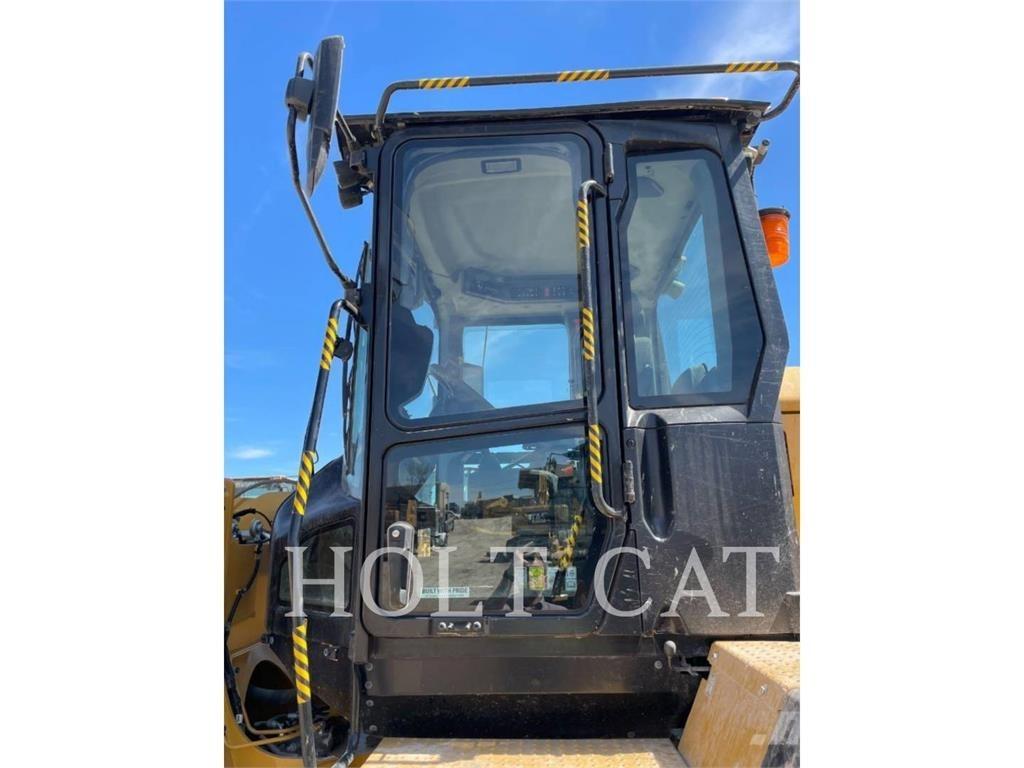 CAT 938 QC Pale gommate