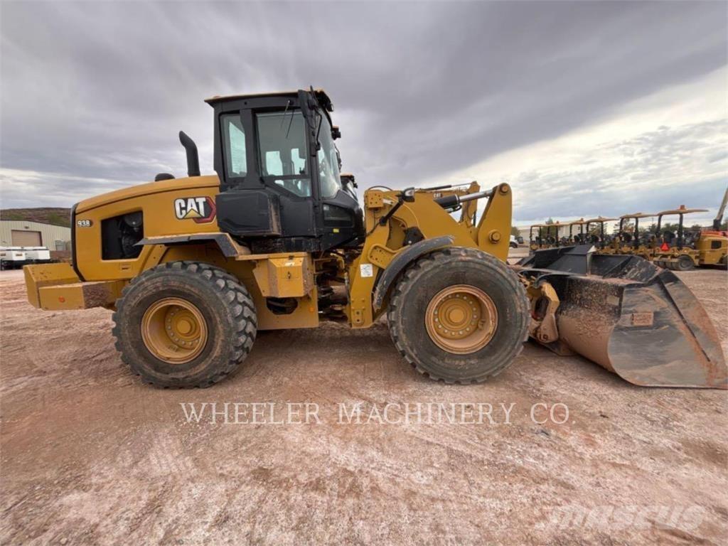 CAT 938 QC Pale gommate