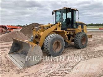 CAT 938G Pale gommate