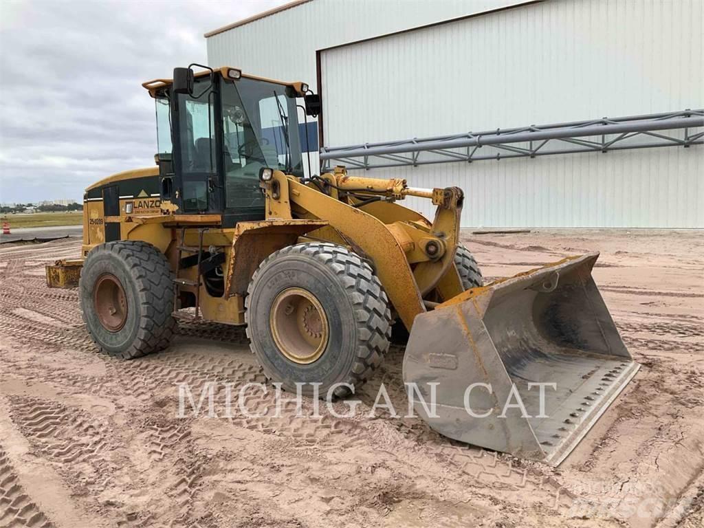 CAT 938G Pale gommate