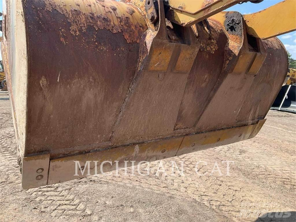 CAT 938G Pale gommate