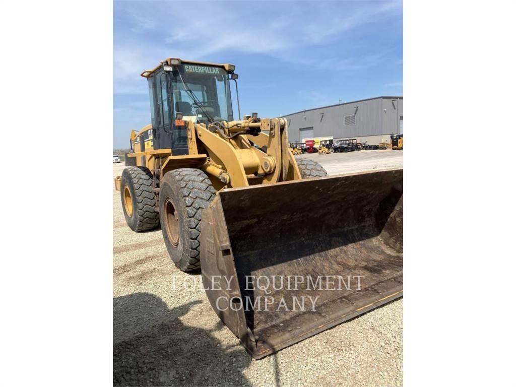 CAT 938G Pale gommate