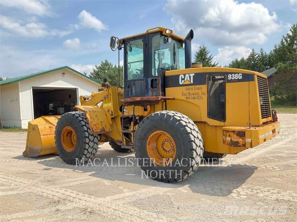 CAT 938G Pale gommate
