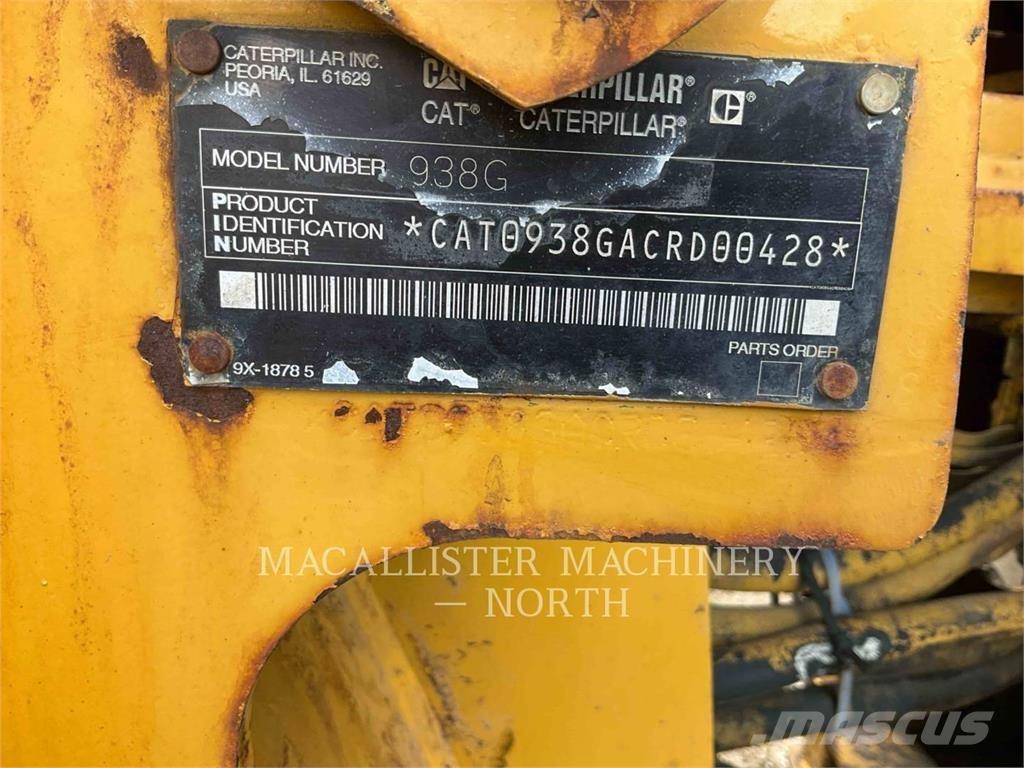 CAT 938G Pale gommate