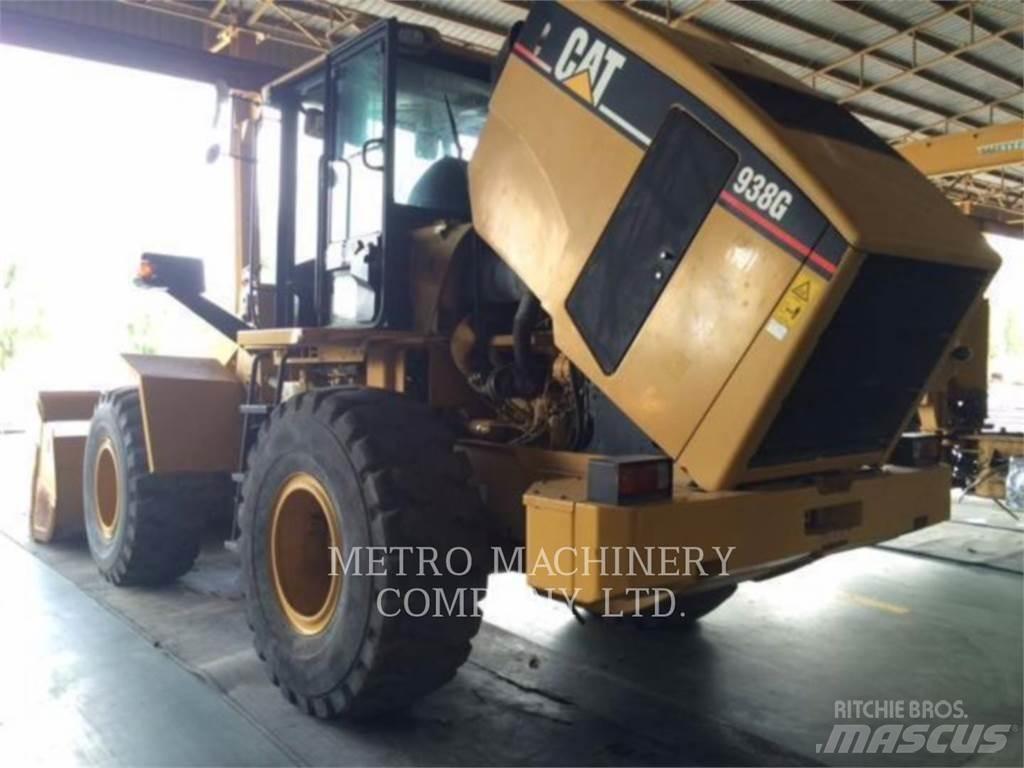CAT 938G Pale gommate
