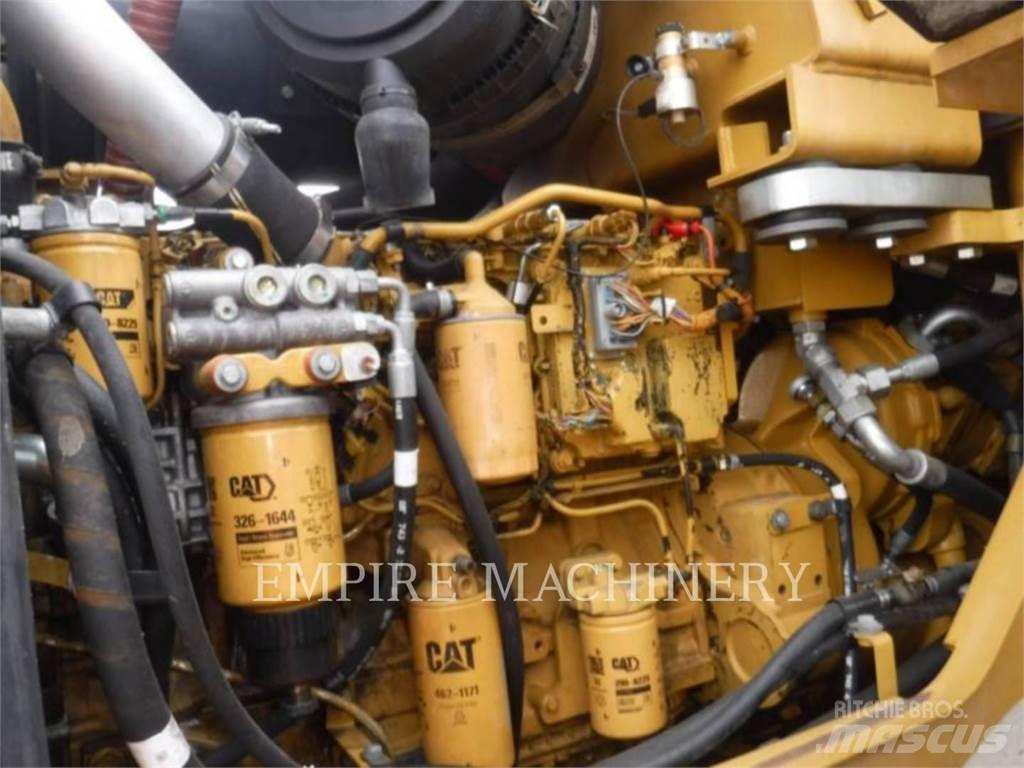 CAT 938H Pale gommate