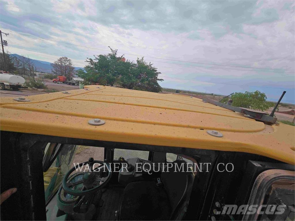 CAT 938H Pale gommate