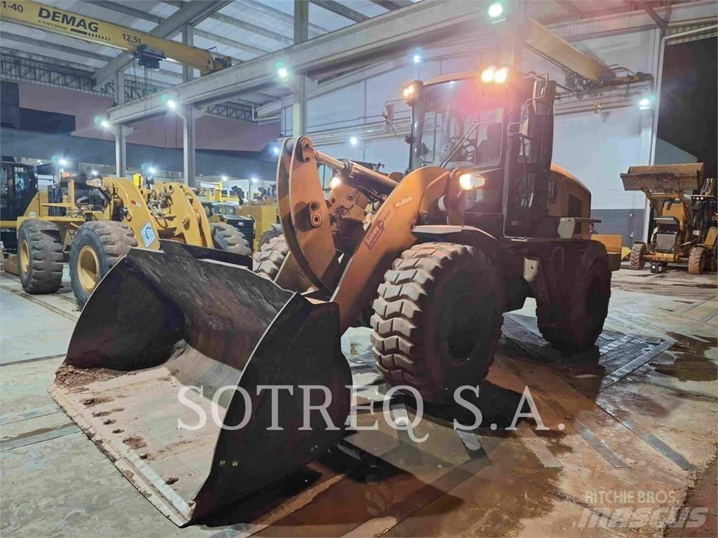 CAT 938K Pale gommate