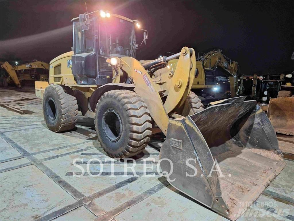 CAT 938K Pale gommate