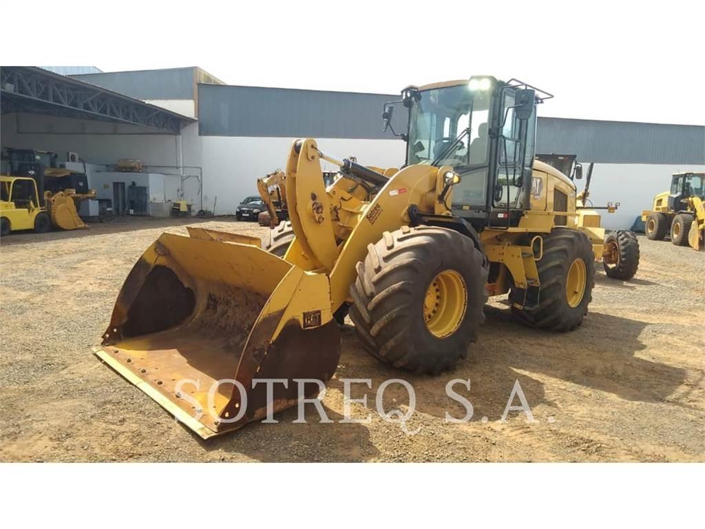 CAT 938K Pale gommate