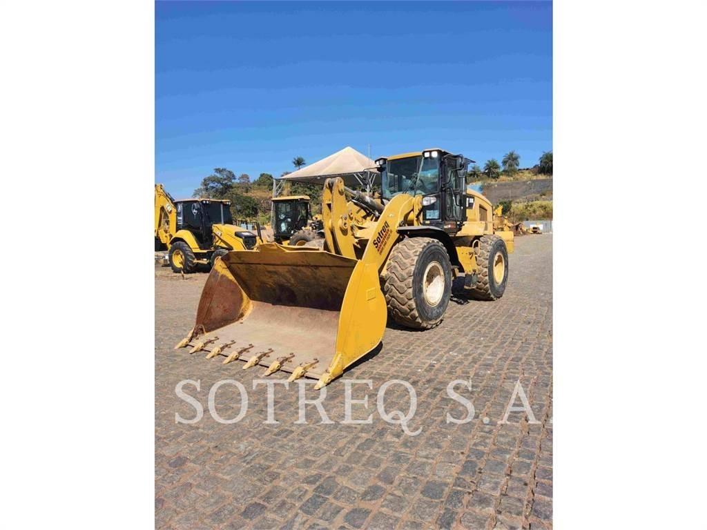 CAT 938K Pale gommate
