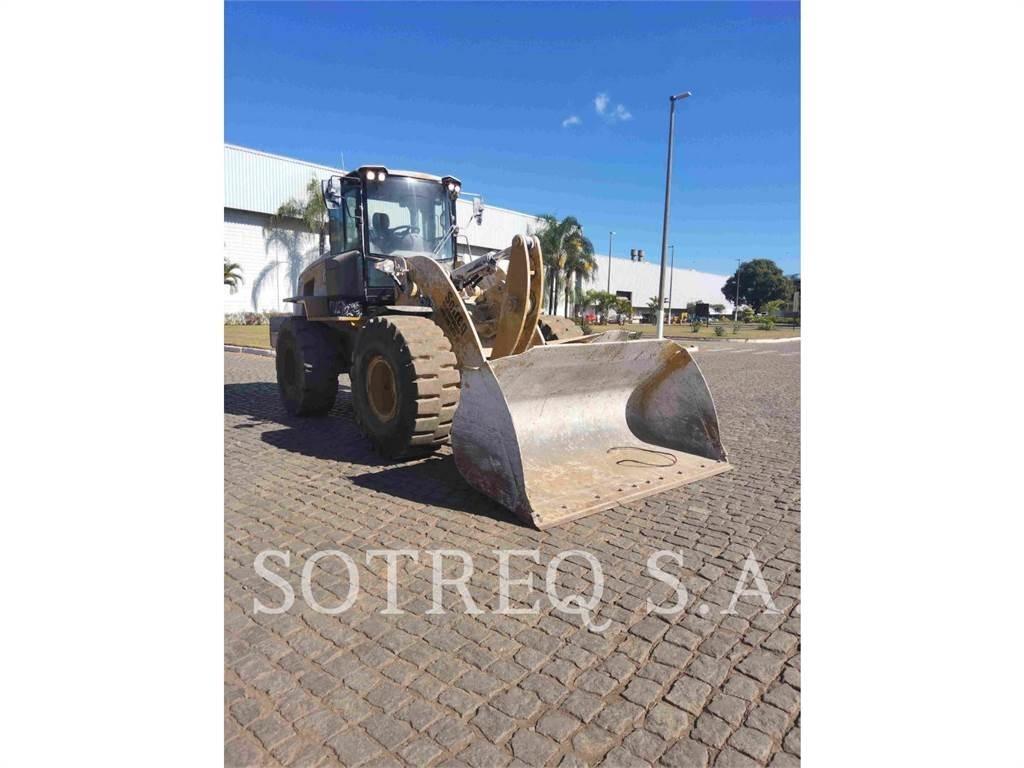 CAT 938K Pale gommate