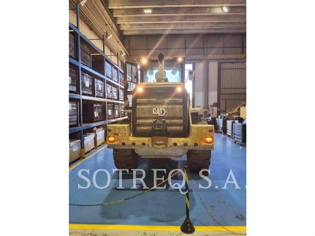 CAT 938K Pale gommate