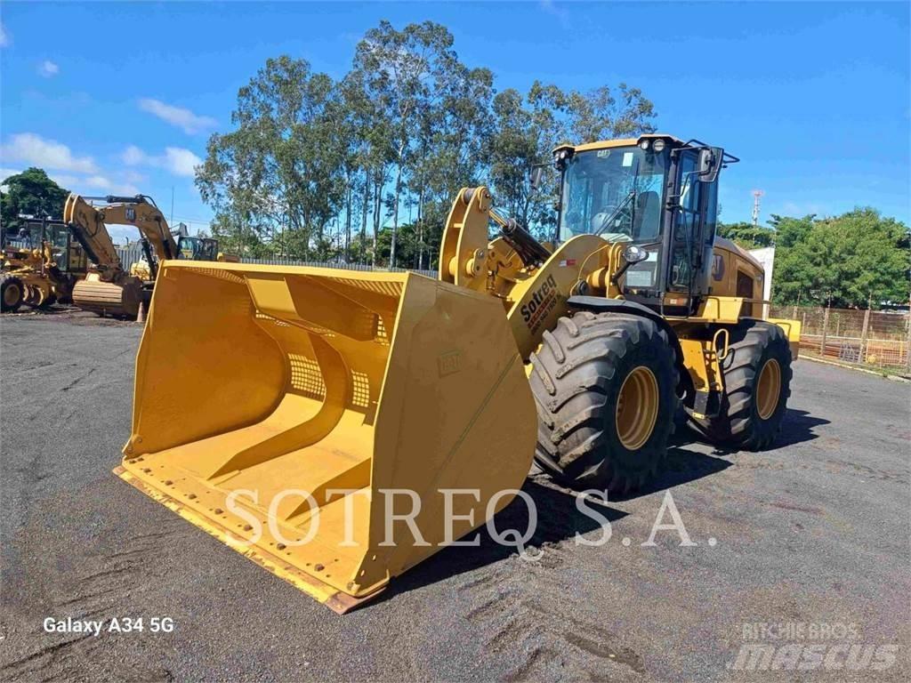 CAT 938K Pale gommate