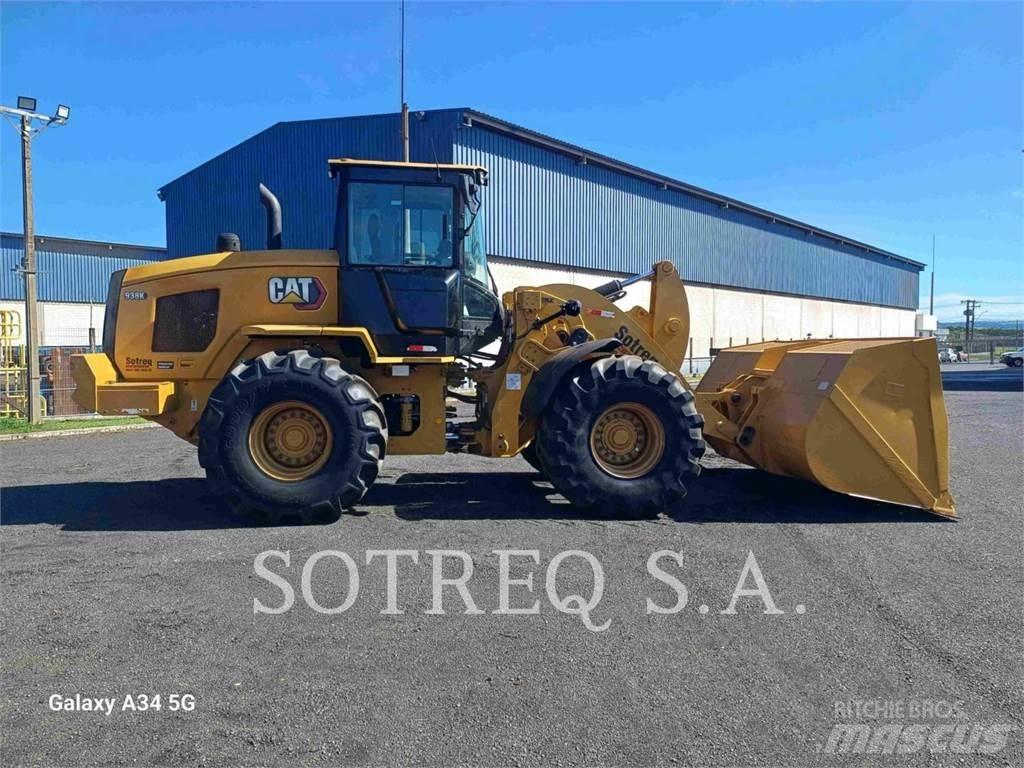 CAT 938K Pale gommate