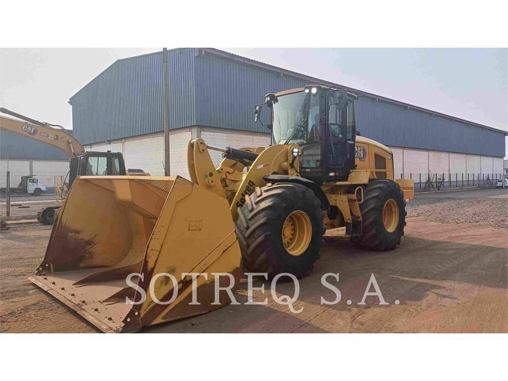 CAT 938K Pale gommate