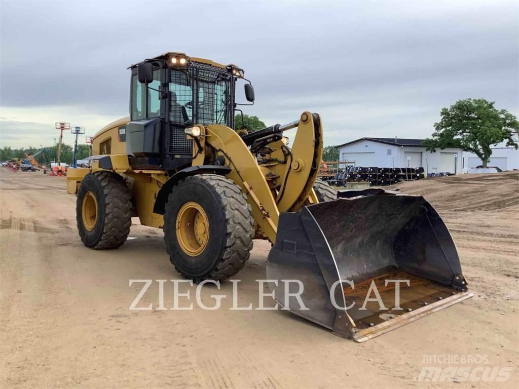 CAT 938K Pale gommate