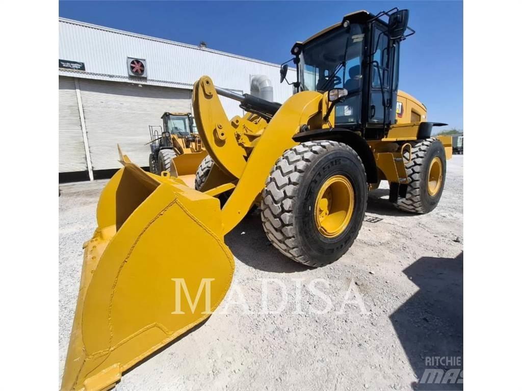 CAT 938K Pale gommate