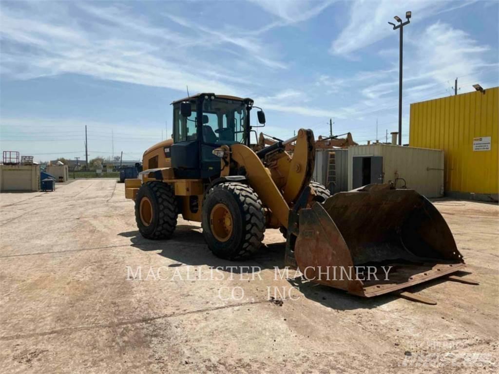 CAT 938K Pale gommate