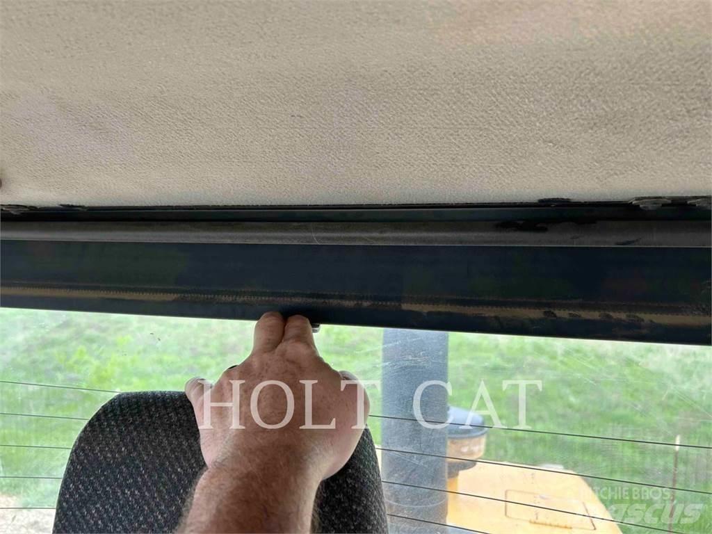 CAT 938K Pale gommate