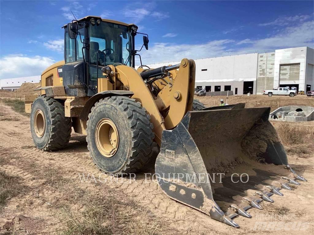 CAT 938M Pale gommate
