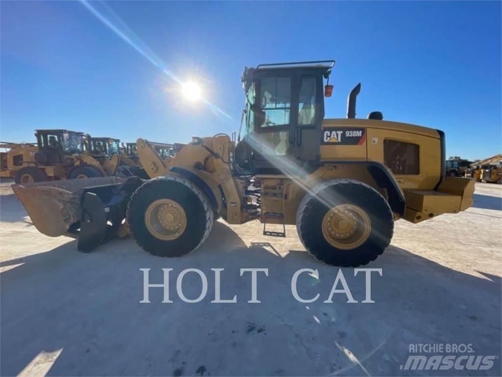 CAT 938M Pale gommate