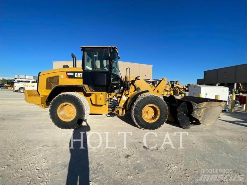 CAT 938M Pale gommate