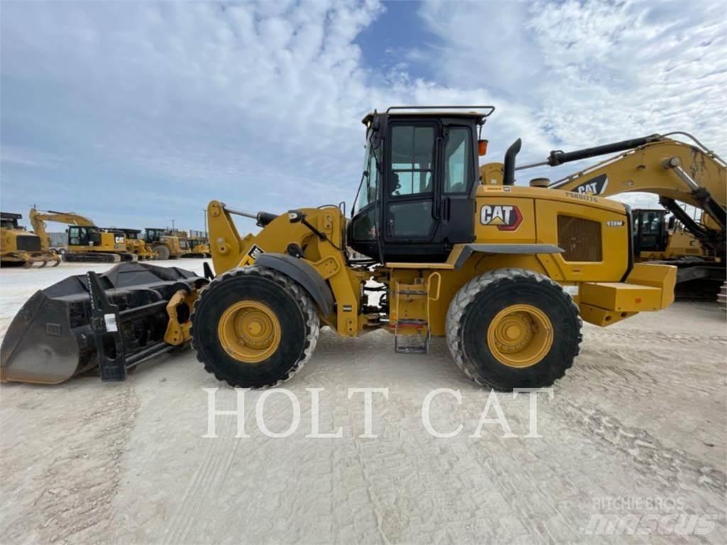 CAT 938M Pale gommate