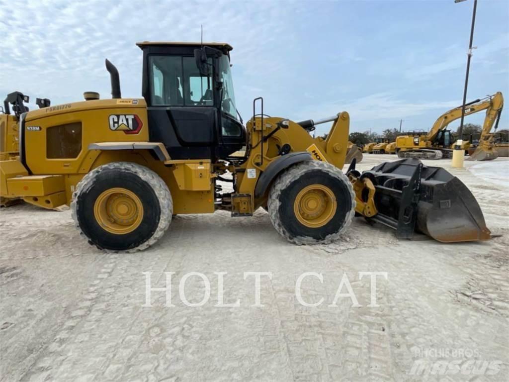 CAT 938M Pale gommate
