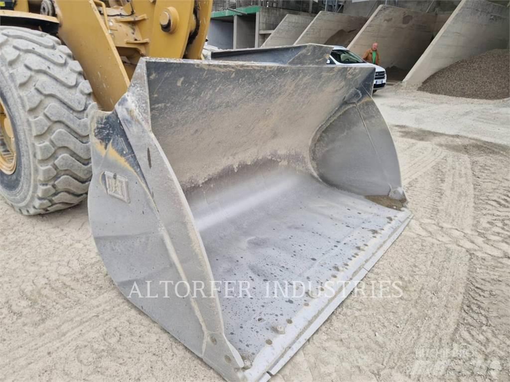 CAT 938M Pale gommate