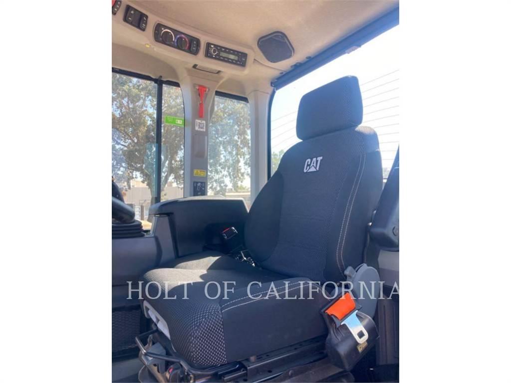 CAT 938M Pale gommate