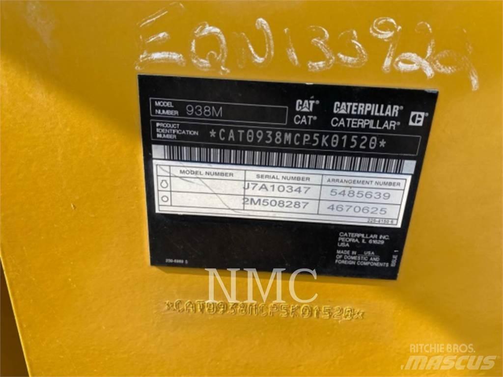CAT 938M Pale gommate