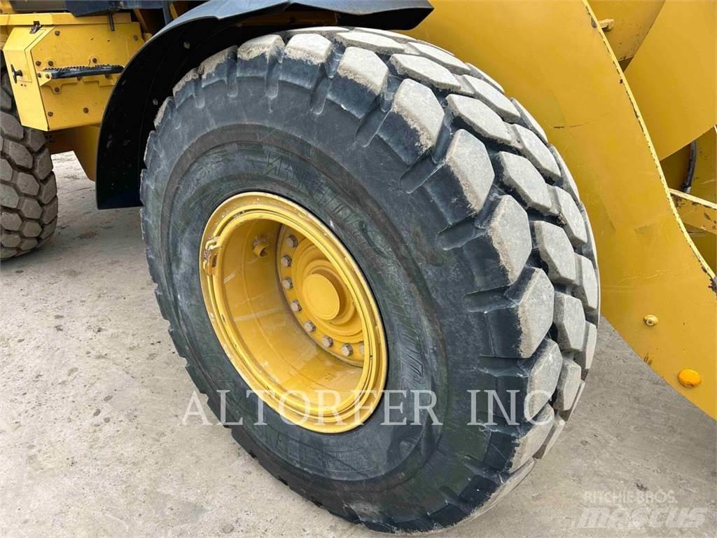 CAT 938M Pale gommate