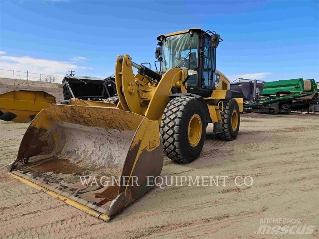 CAT 938M Pale gommate