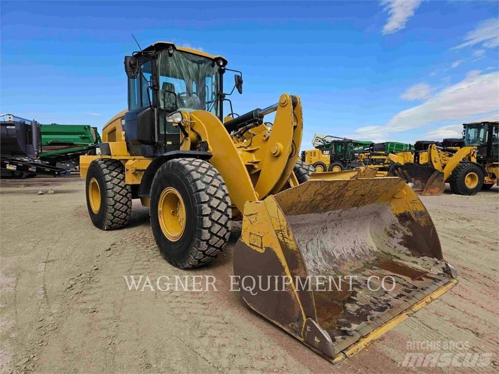 CAT 938M Pale gommate