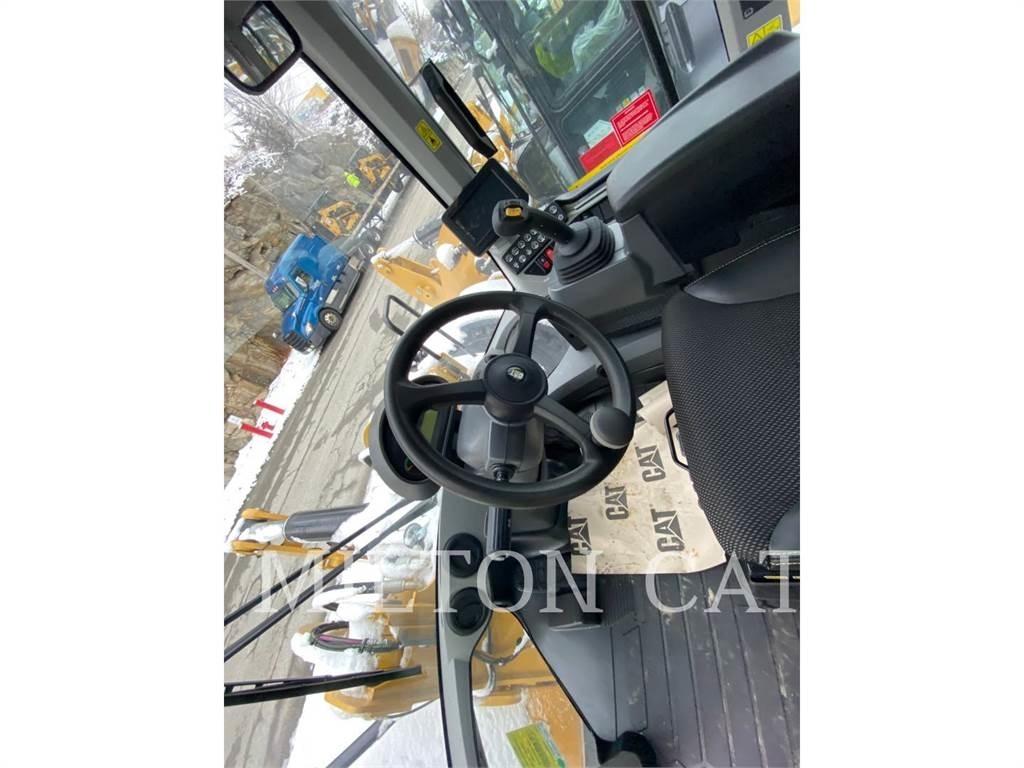 CAT 938M Pale gommate