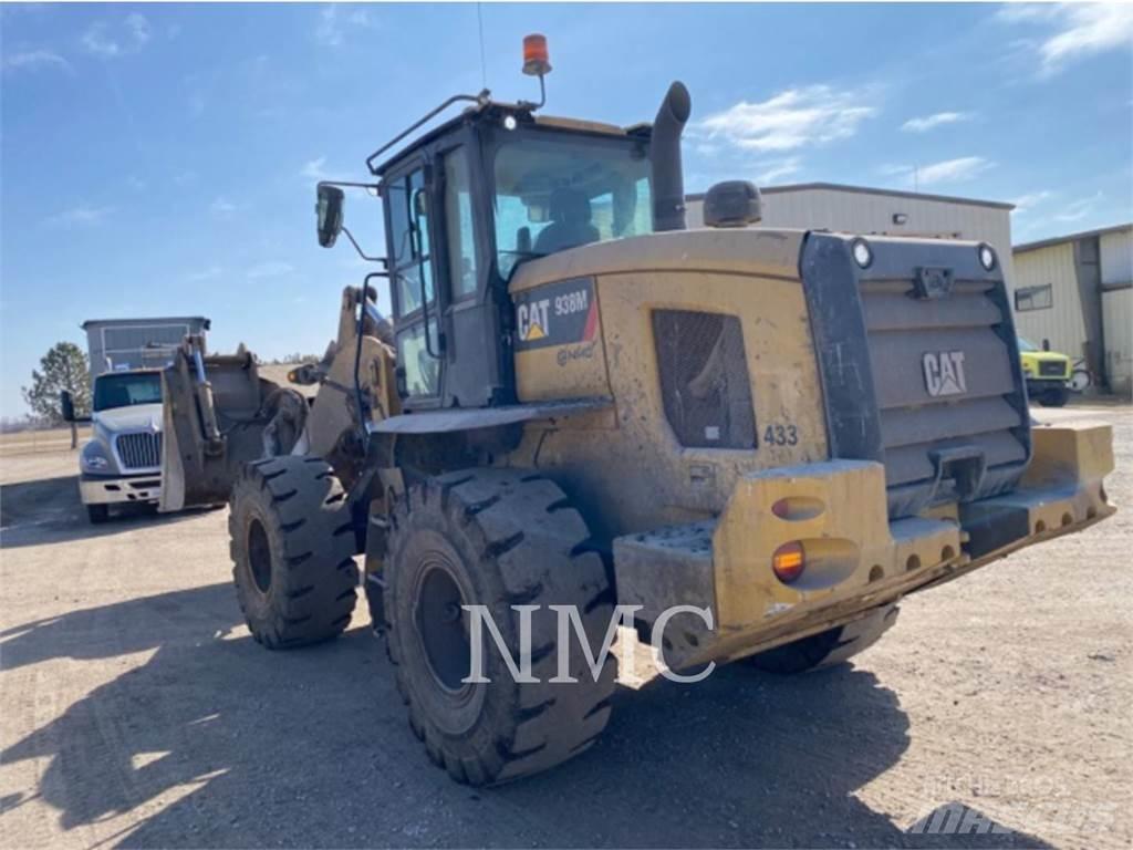 CAT 938M Pale gommate