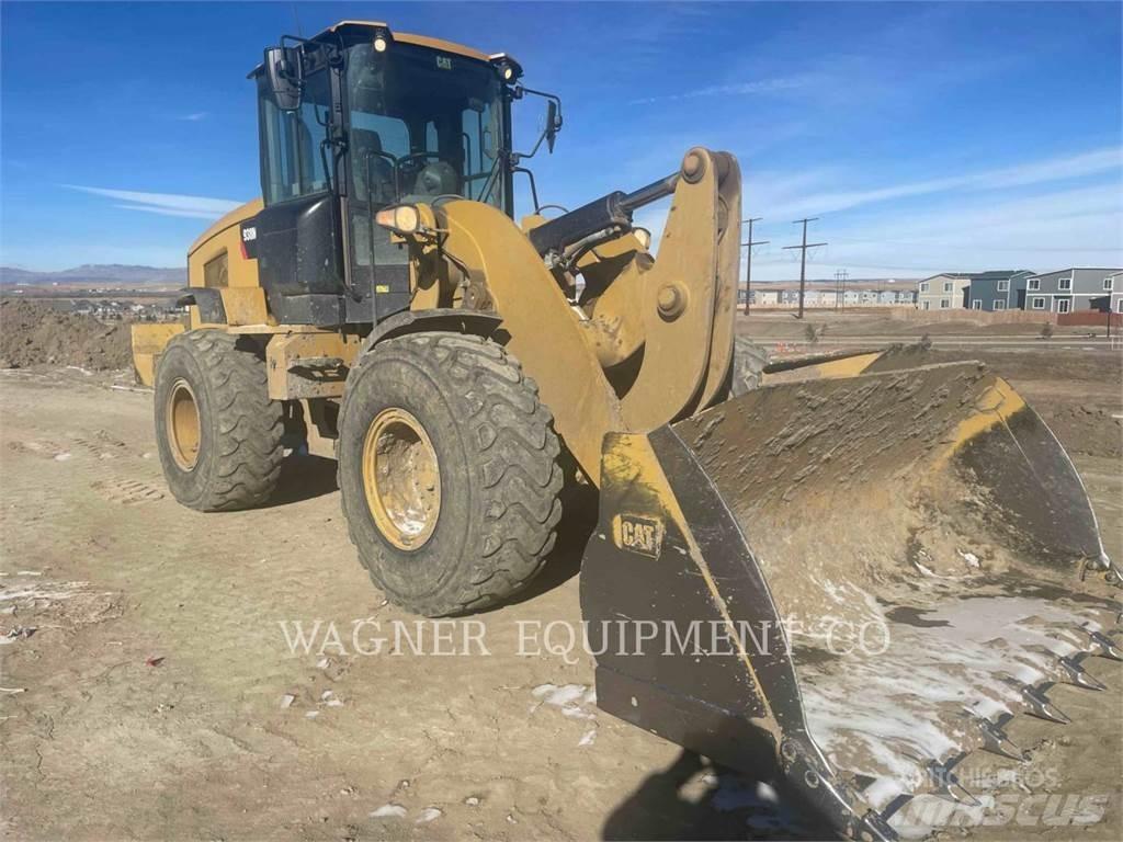 CAT 938M Pale gommate