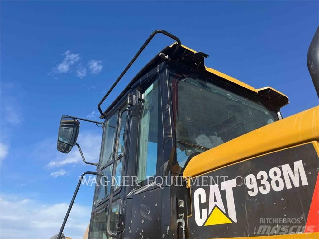 CAT 938M Pale gommate