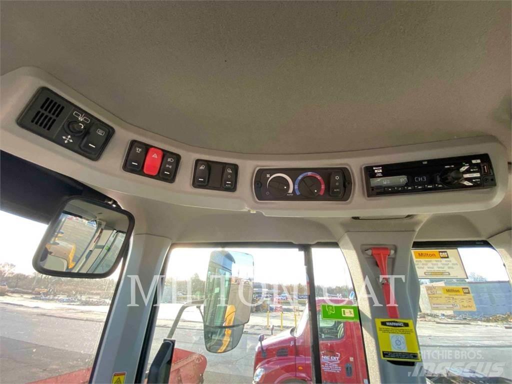 CAT 938M Pale gommate