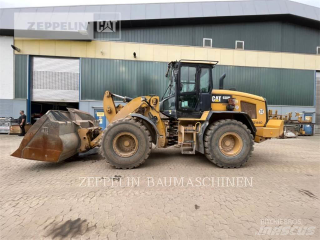 CAT 938M Pale gommate