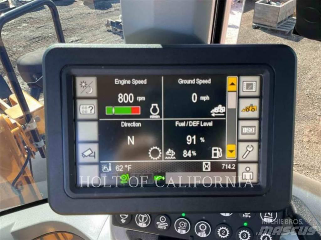 CAT 938M Pale gommate