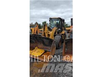 CAT 938M Pale gommate