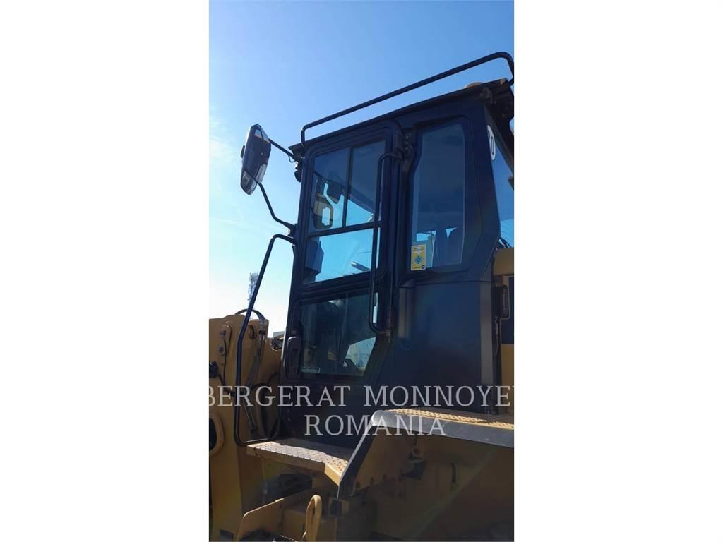 CAT 938M Pale gommate