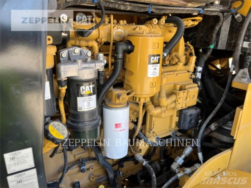 CAT 938M Pale gommate