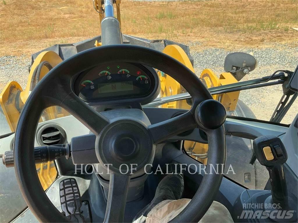 CAT 938M Pale gommate