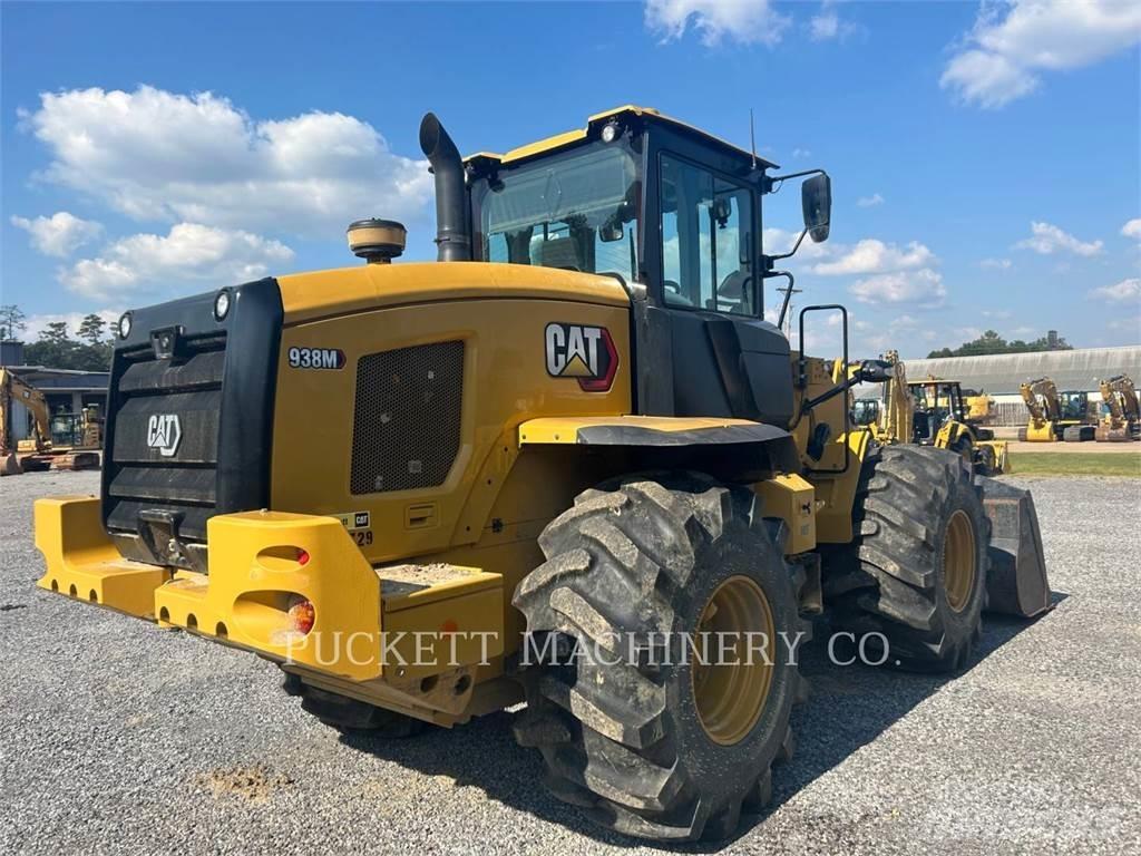 CAT 938M Pale gommate