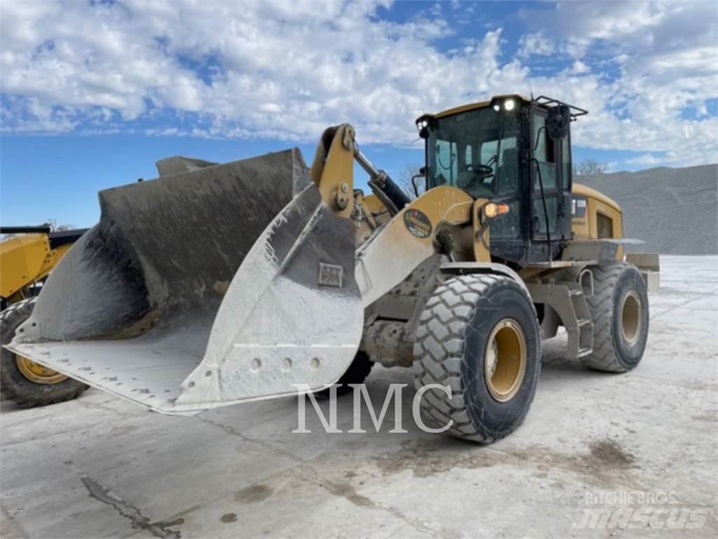 CAT 938M Pale gommate
